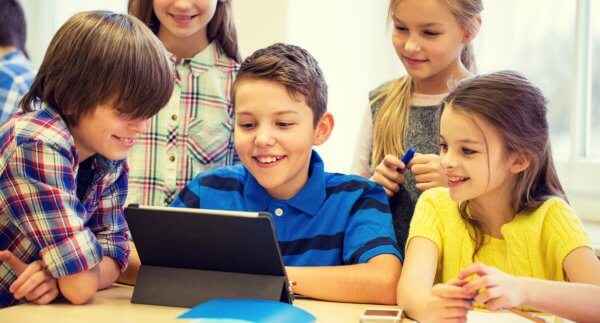 kids working on a team